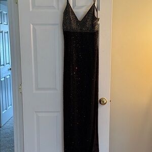 Elegant Black Maxi Dress with Intricate Bodice